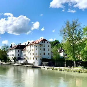 Schloss Ort Hotel Pasawa